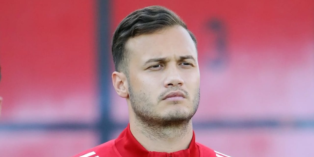 Kırmızı kart cezası alan oyuncu pazar günü maçta olacak