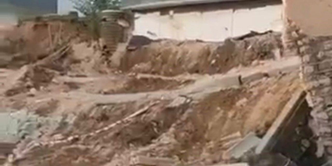Yeni yapılan bir sitenin istinat duvarı çöktü