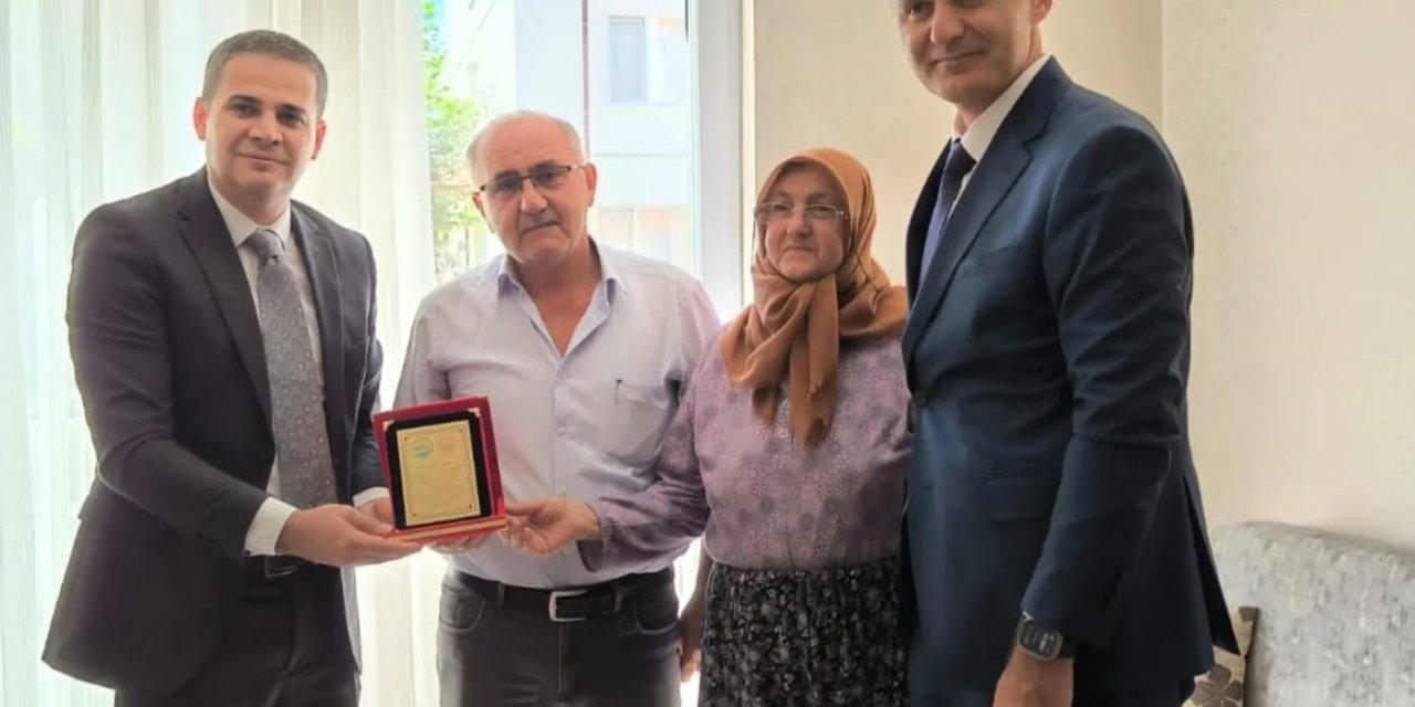 Beyşehir’de örnek çiftlere plaket verildi