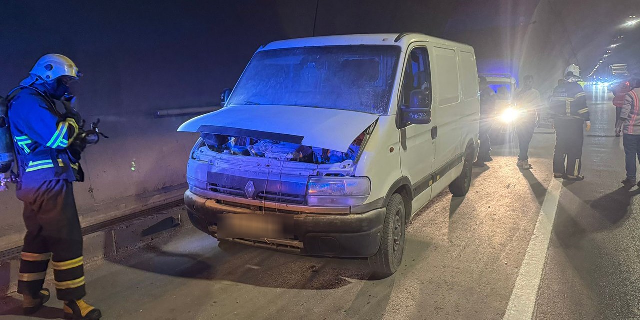 Seyir halindeki araç küle döndü!