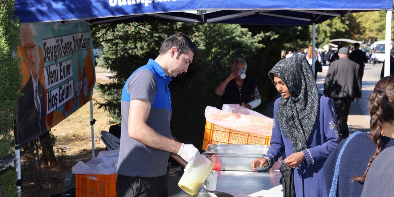 Eskişehir'de üniversite öğrencileri çorba ikramıyla karşılandı