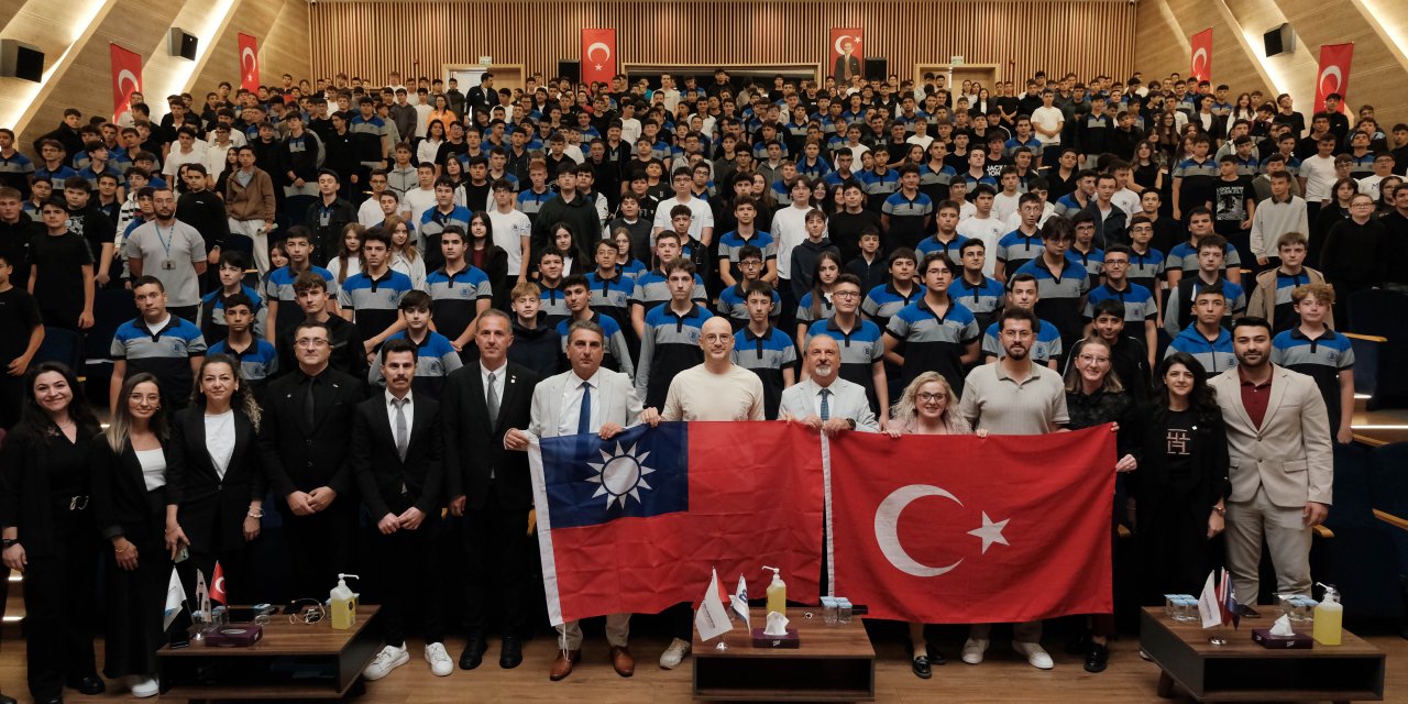 Rıfat Karlova Eskişehir'de öğrencilerle buluştu