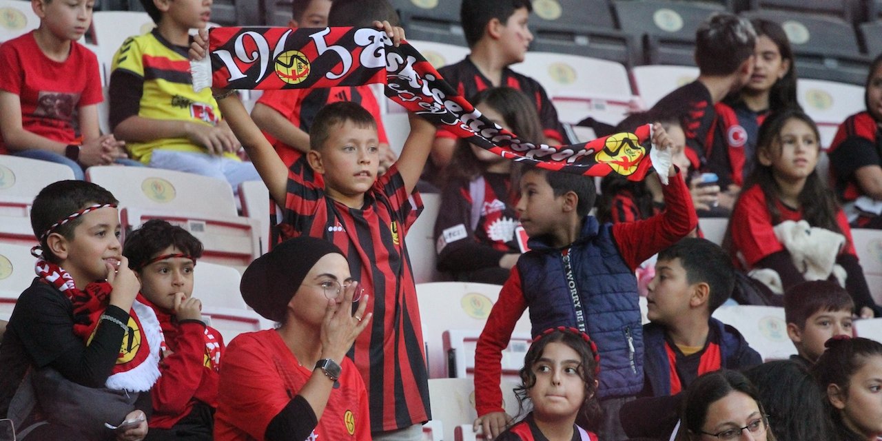 Miniklerin Es-Es sevdası