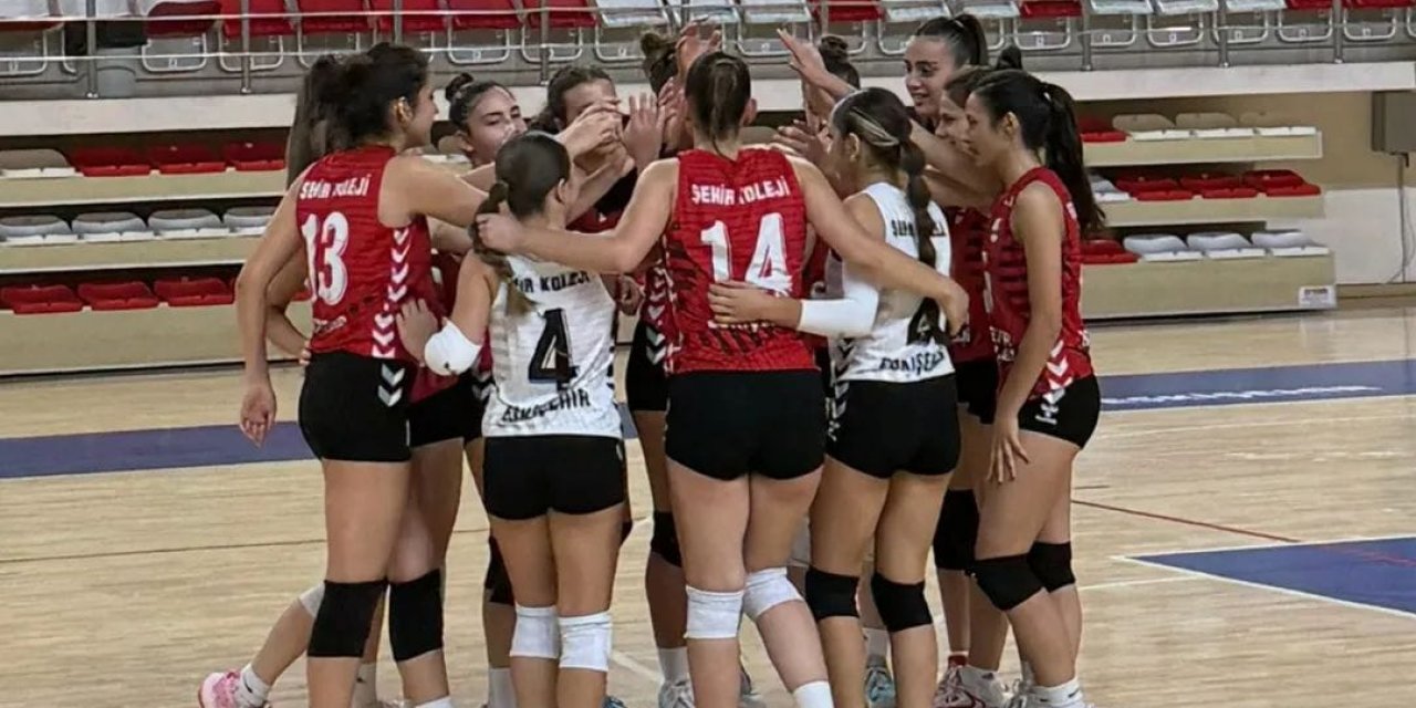 Hasan Kalın gençleri izledi