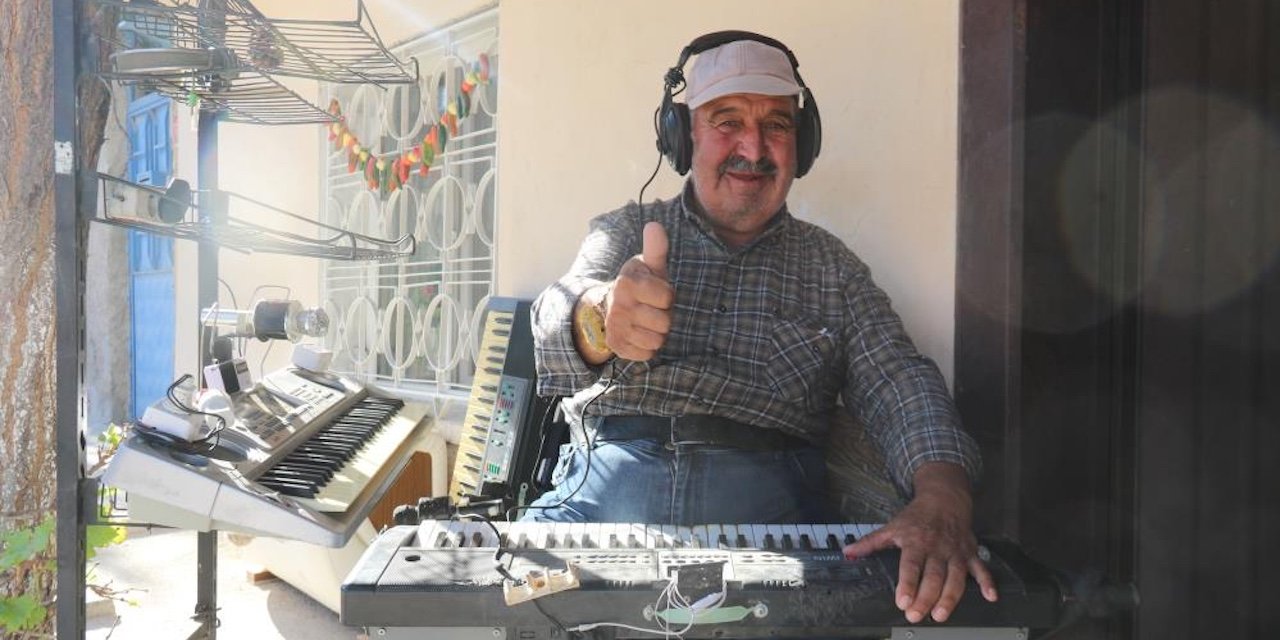 Eskişehir'de her gün tek kişilik konser veriyor