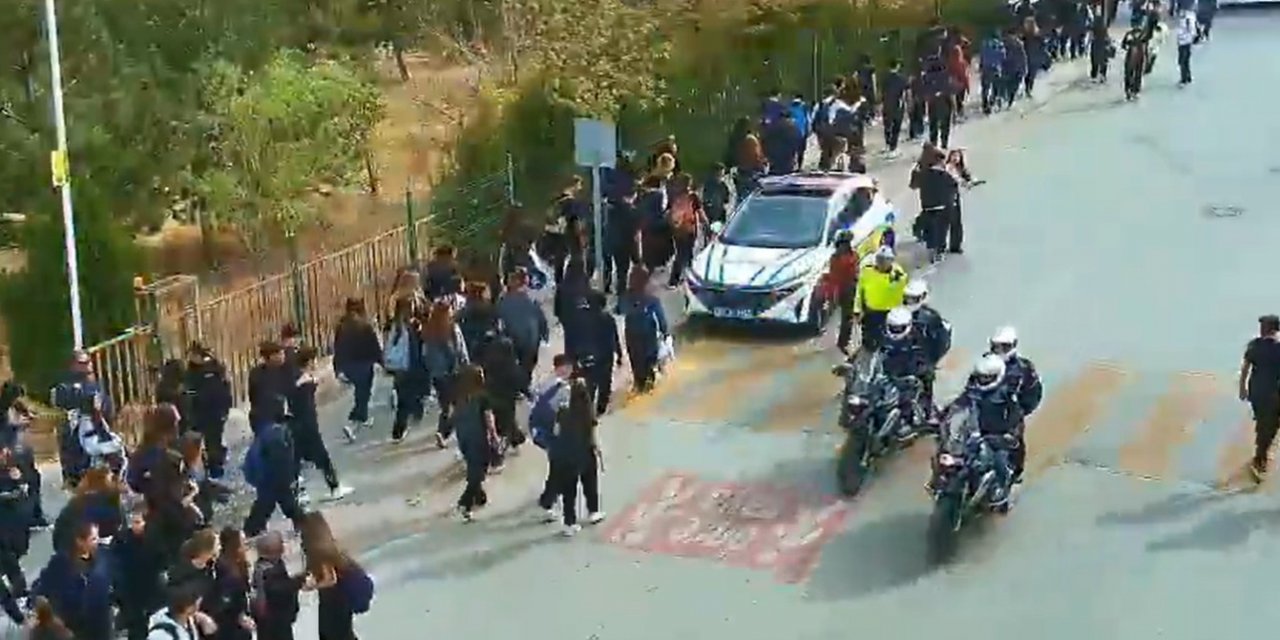 Polis ekiplerinin okul çevrelerinde denetimleri sürüyor