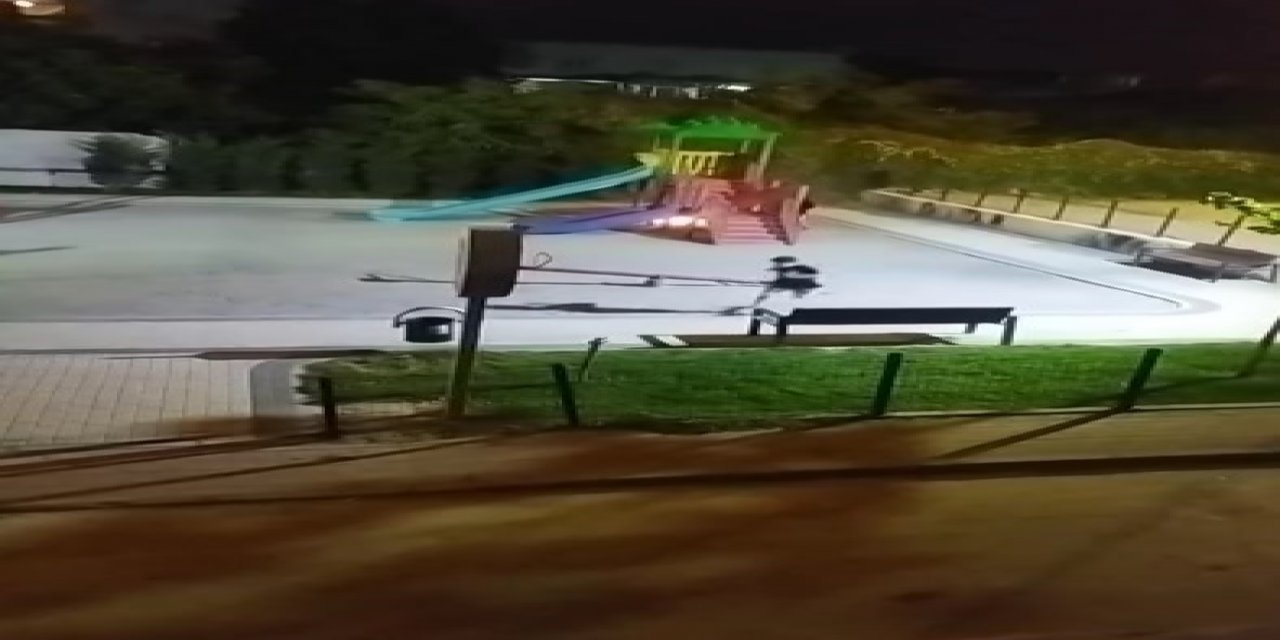 Bursa’da çocuklar oyun parkını ateşe verdi