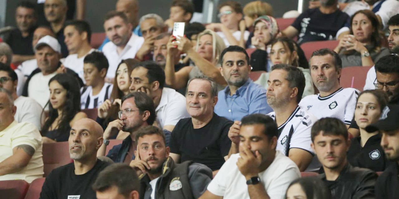 Teknik adamlar tribündeydi