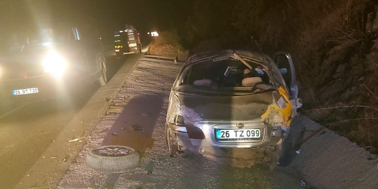 Otomobil betona zemine çarptı