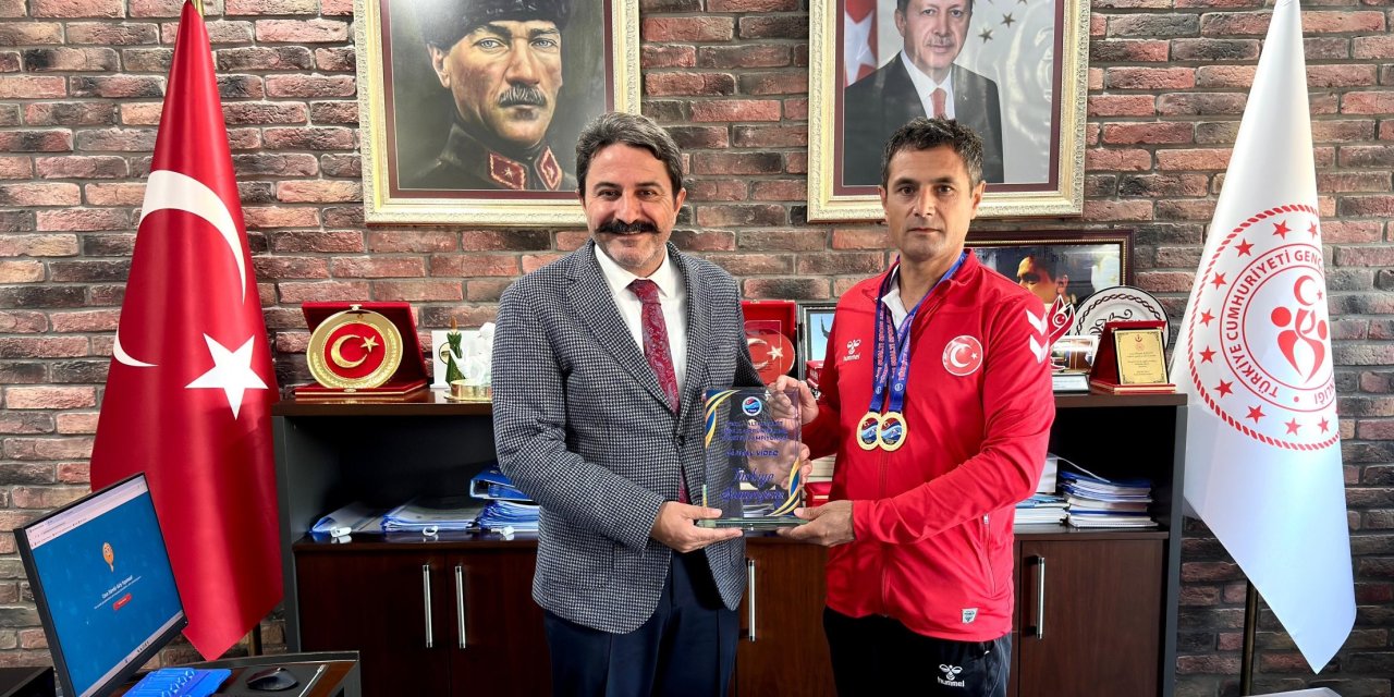 Milli sporcudan Hasan Kalın'a özel ziyaret