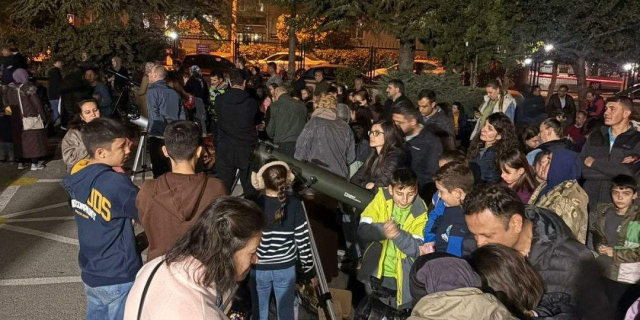 Eskişehir'de öğrenciler uzayın derinliklerini gözlemledi