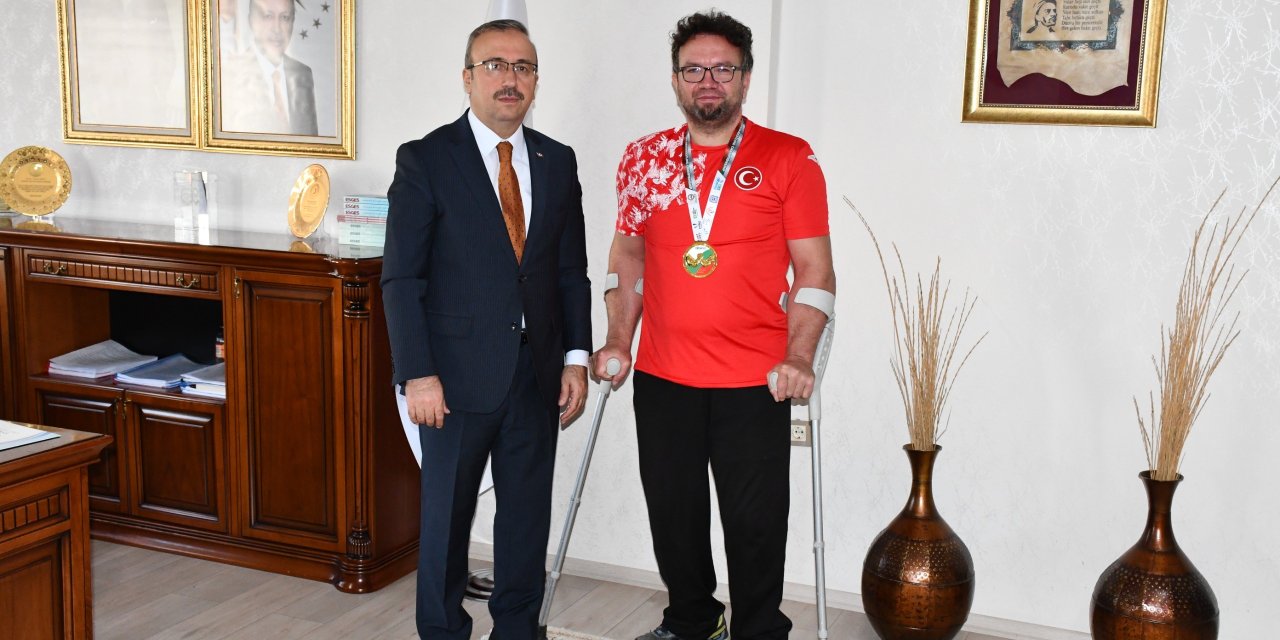 Dünya şampiyonundan İl Milli Eğitim Müdürü'ne ziyaret