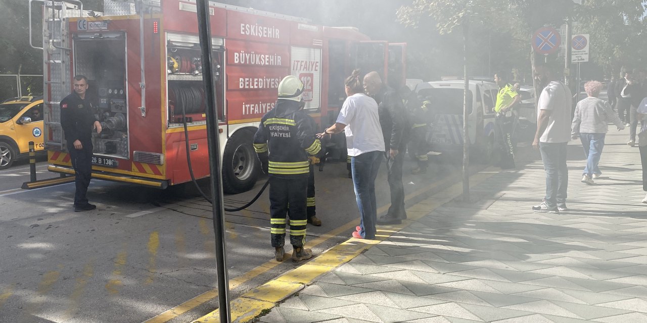 Eskişehir'de bir dükkanda çıkan yangın paniğe neden oldu