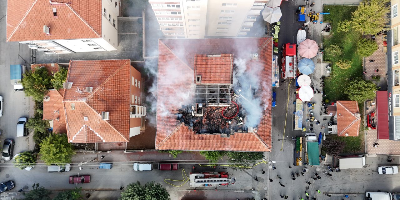 Eskişehir'de 7 katlı binada çıkan yangın panik yarattı