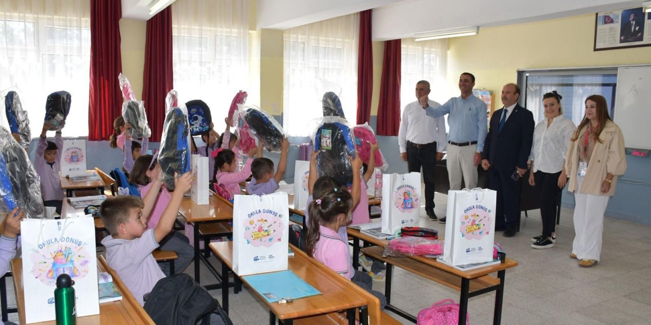 Büyükşehir'den kırsal ilçelerde öğrencilere kırtasiye desteği