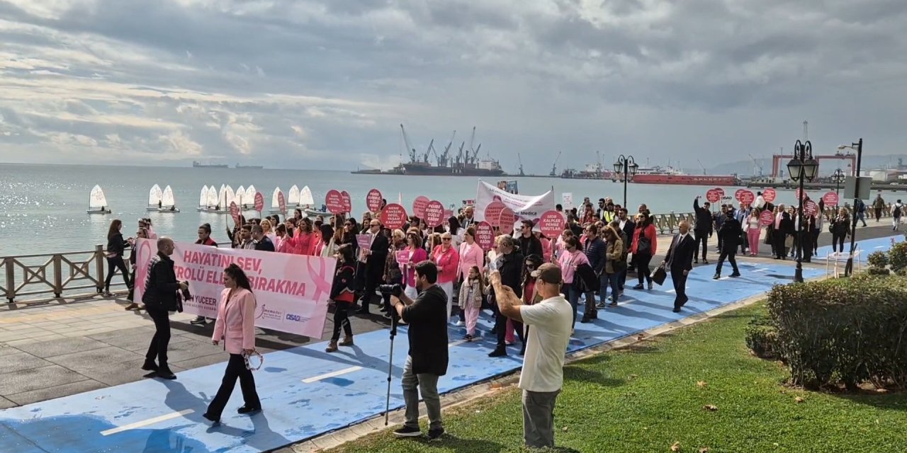 "Meme Kanseri Farkındalık Ayı" için yürüyüş düzenlendi