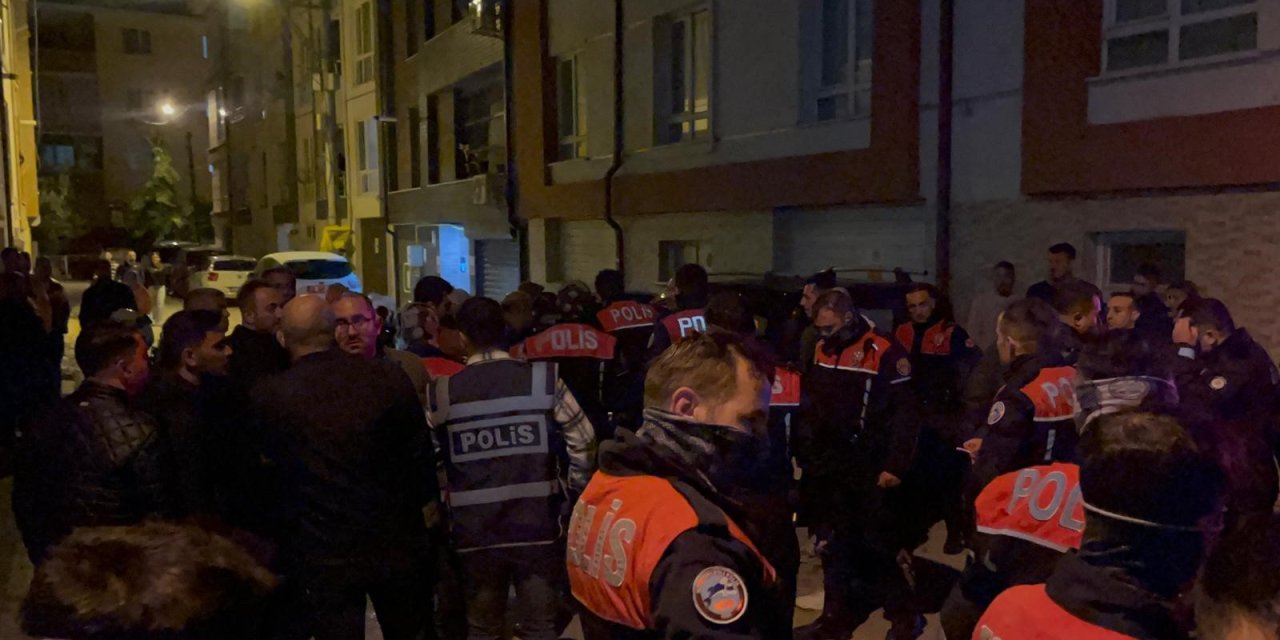 Eskişehir'de korkunç anlar: Bekçiye balta çekti!