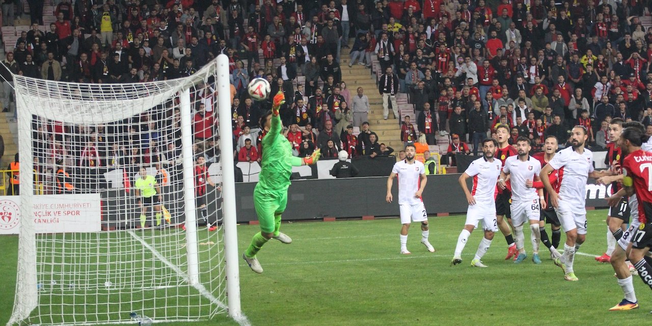 Eskişehirspor'un galibiyeti direkten döndü