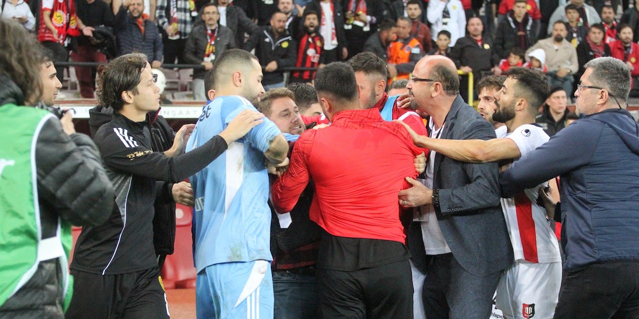 Eskişehirspor'un maçında provokasyon krizi