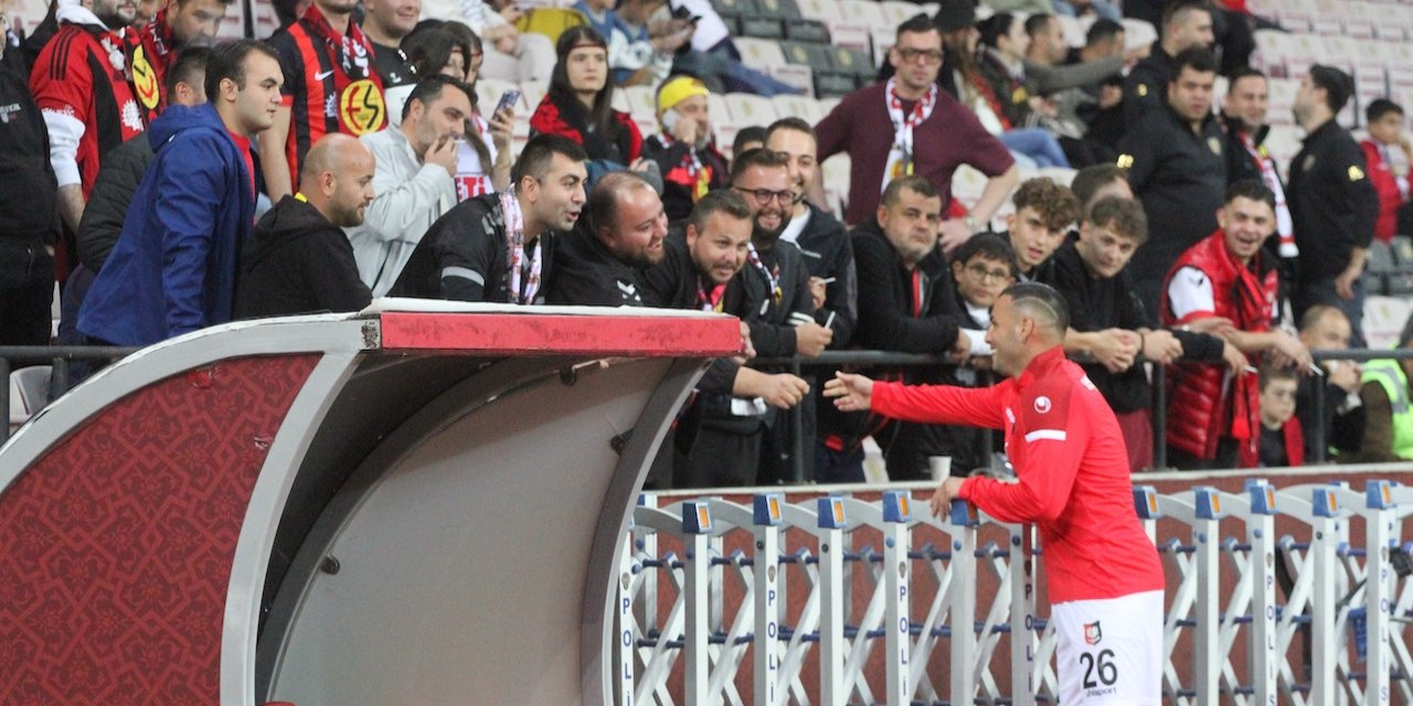 Es-Es'in eski oyuncusundan takdire şayan hareket