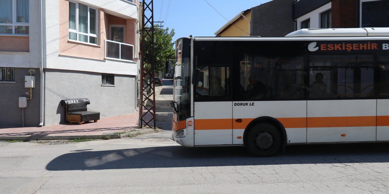 Eskişehir'de 'el yapımı durak' gündem oldu