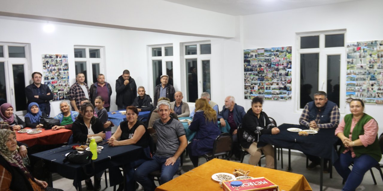 Eskişehir’de köy konağı dolup taşıyor! Bakın ne için toplanıyorlar?