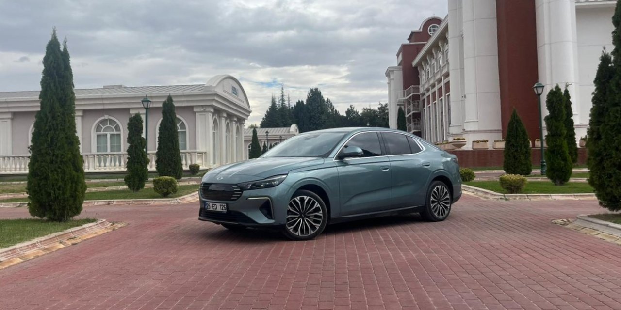 Eskişehir'de yerli sedan araca vatandaşlar yoğun ilgi gösteriyor