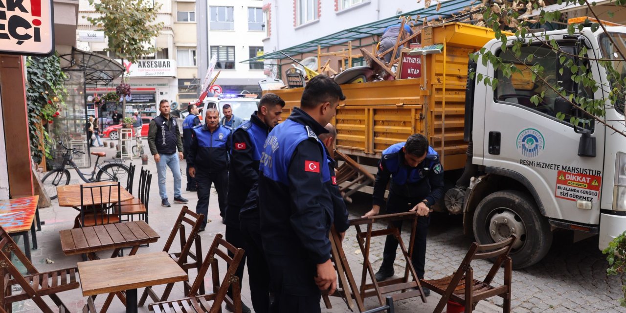 Eskişehir'de zabıta ekiplerinden kaldırım işgallerine denetim