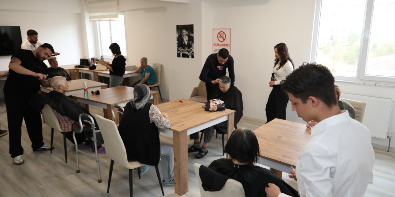 Eskişehir'de yaşlılara ücretsiz kuaför hizmeti verildi