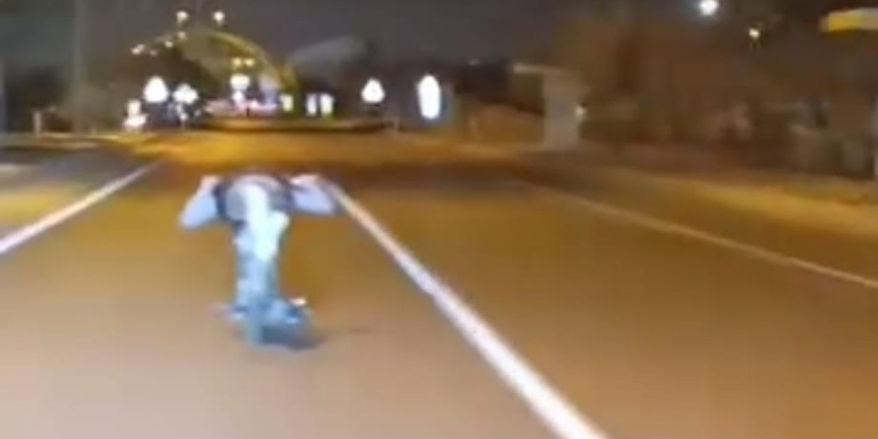 Motora yatan genç adeta ölüme davetiye çıkardı