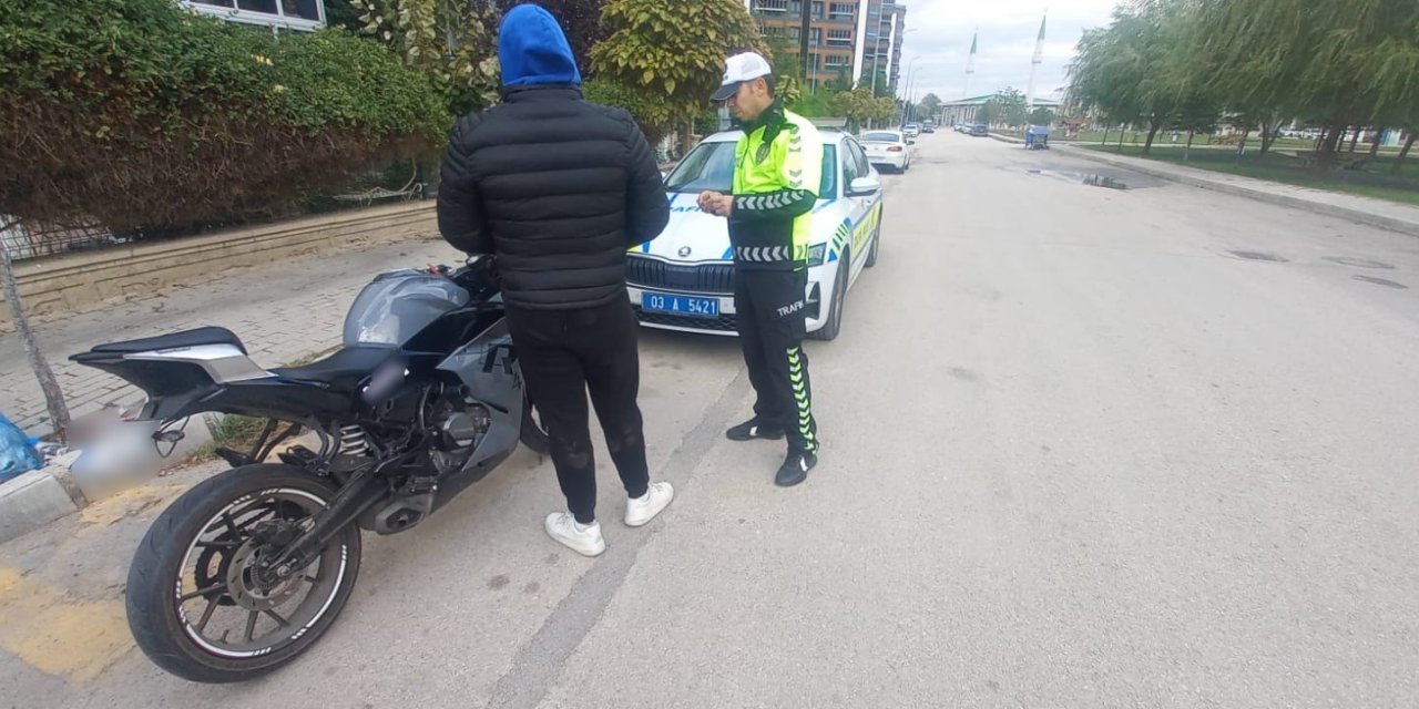 Motosikletin plakasını değiştiren sürücüye ceza