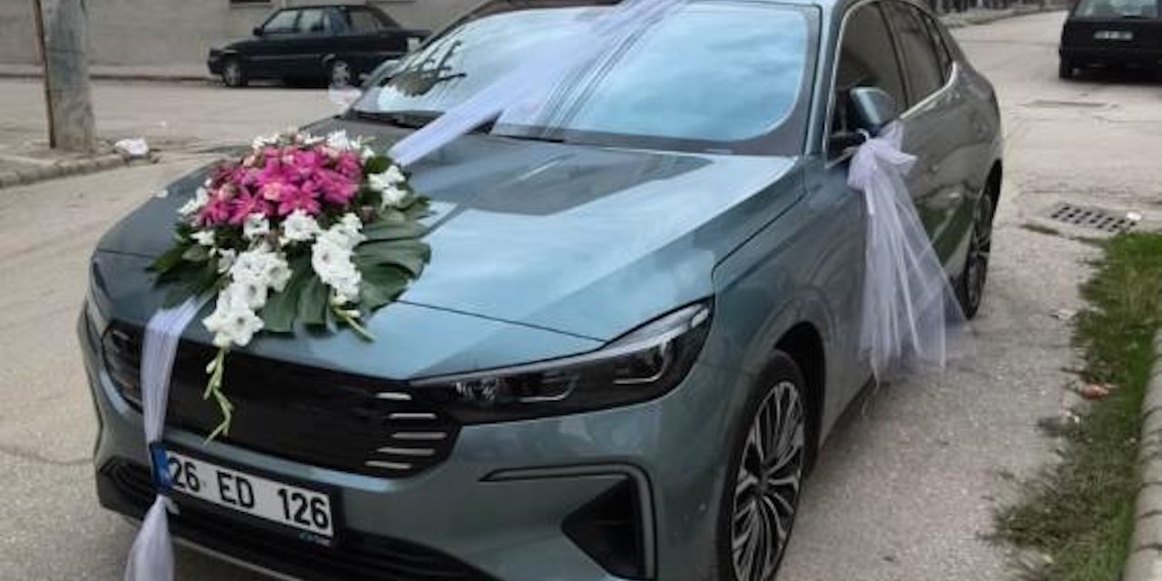 Gelin arabası yapılan Togg ilgi odağı oldu