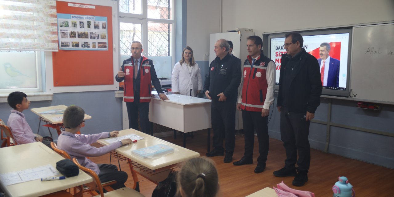 Eskişehir'de öğrenciler deprem tatbikatı gerçekleştirdi