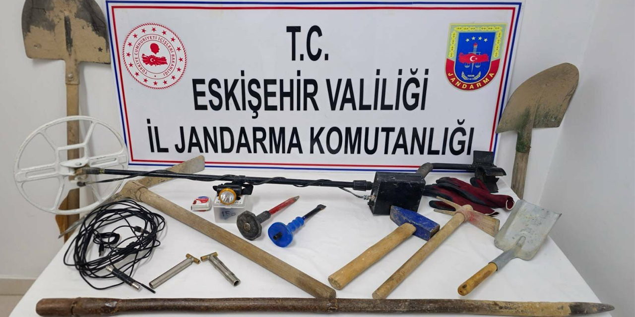 Eskişehir’de jandarmadan kaçak kazı yapan şahıslara baskın