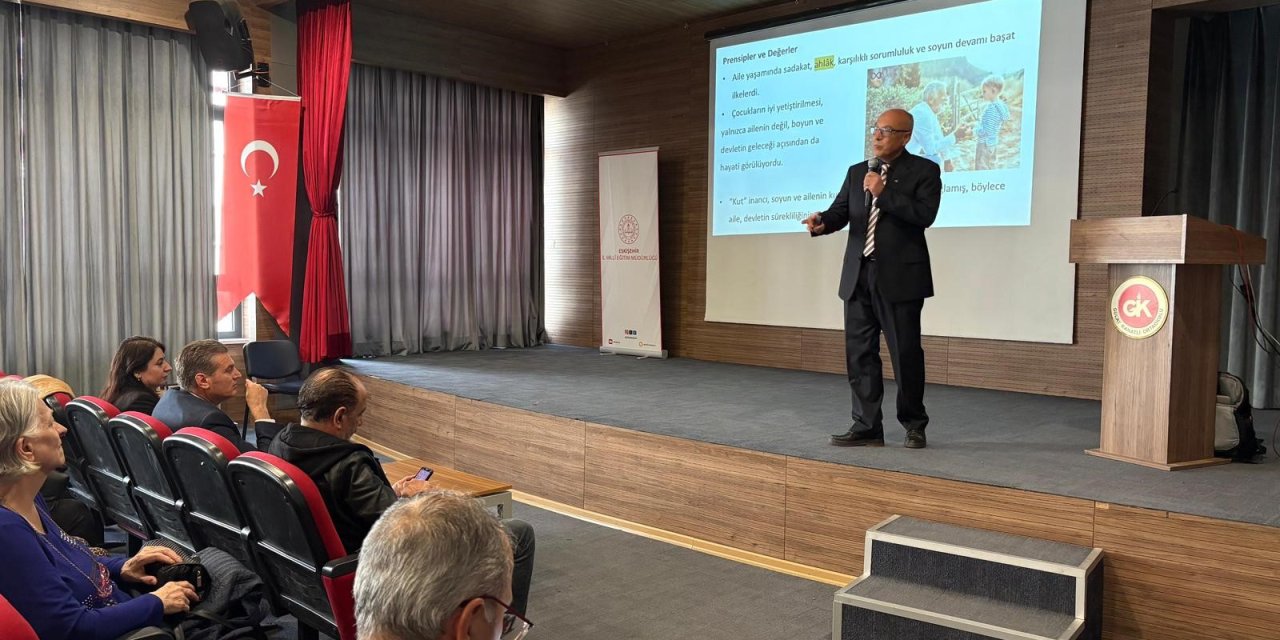 "İslamiyet Öncesi Türkler" konulu seminer düzenlendi