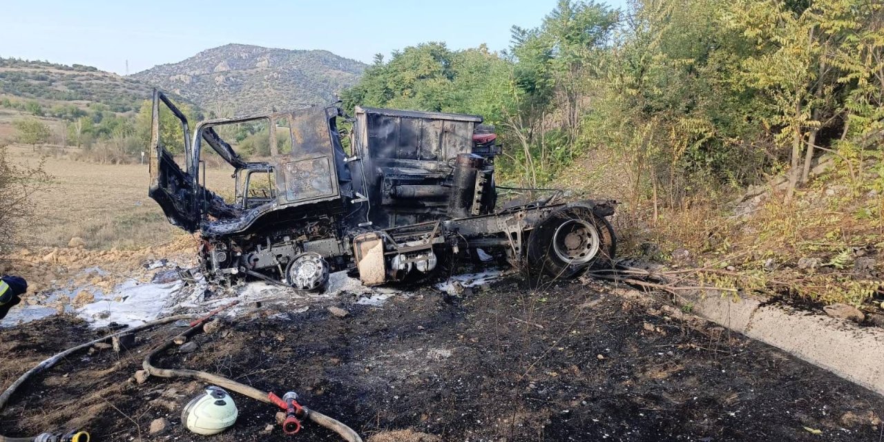 Kontrolden çıkan tır önce tarlaya uçtu sonra alev alev yandı