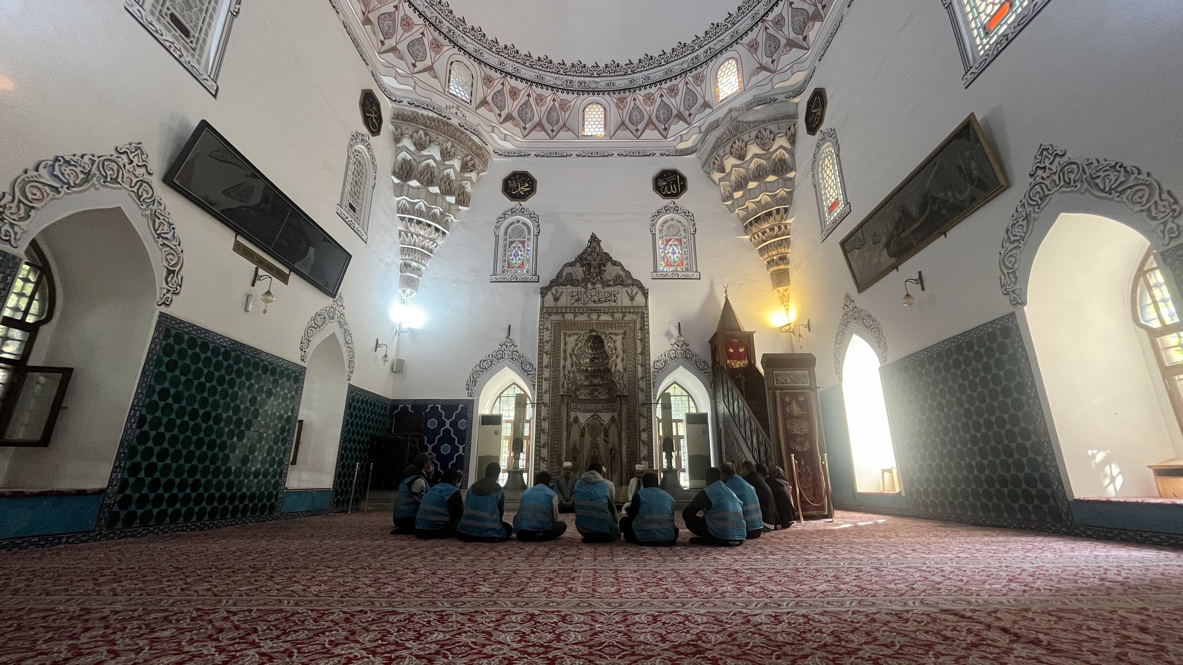 Denetimli serbestlik yükümlüleri cami gezdi