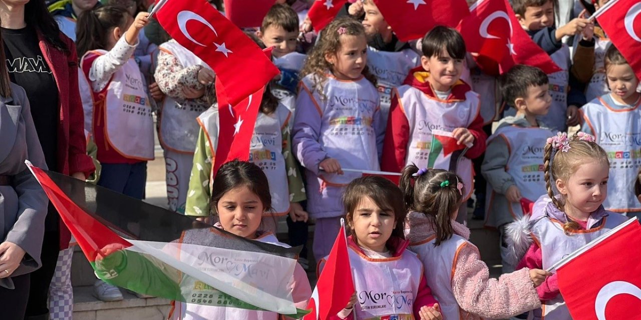 Gazze için hayır çarşısı düzenledi