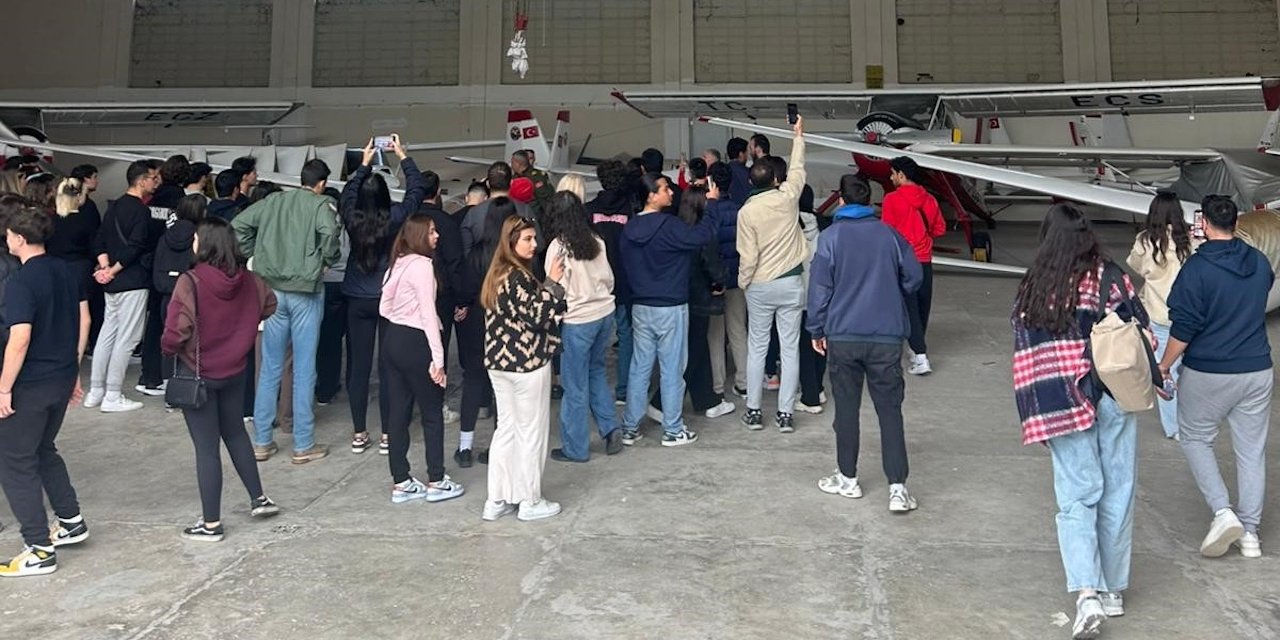 Eskişehir'de üniversite öğrencileri Havacılık Eğitim Merkezi'nde
