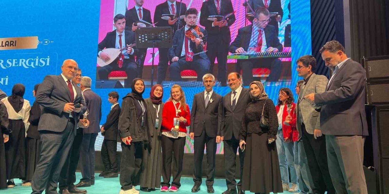 "İmam Hatip Okulları Başarı Örnekleri" sergisinde Kütahya’ya çifte gurur