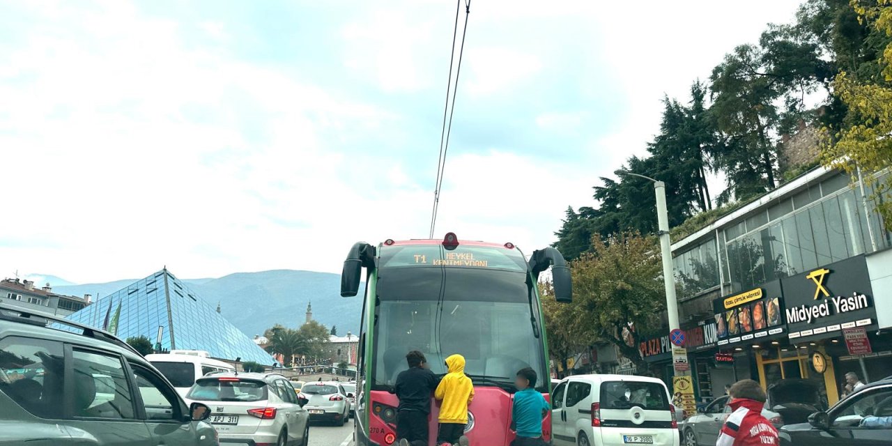 Çocukların tehlikeli yolculuğu kameralara yansıdı