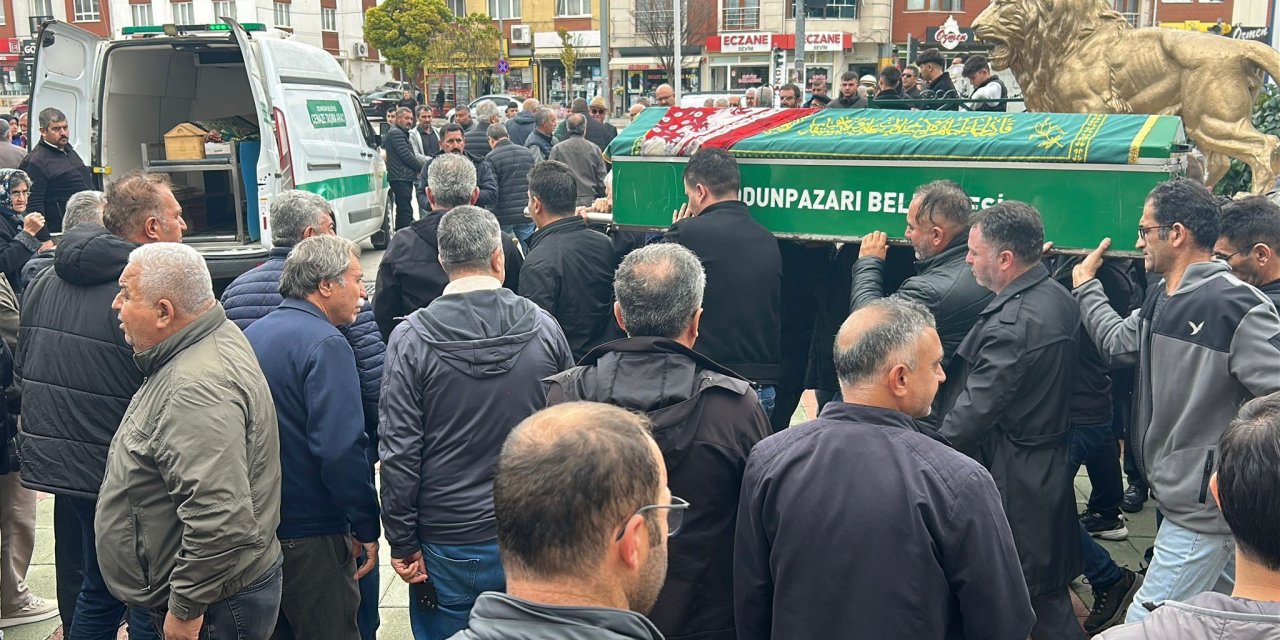 Feci kazada hayatını kaybeden 13 yaşındaki Öykü toprağa verildi