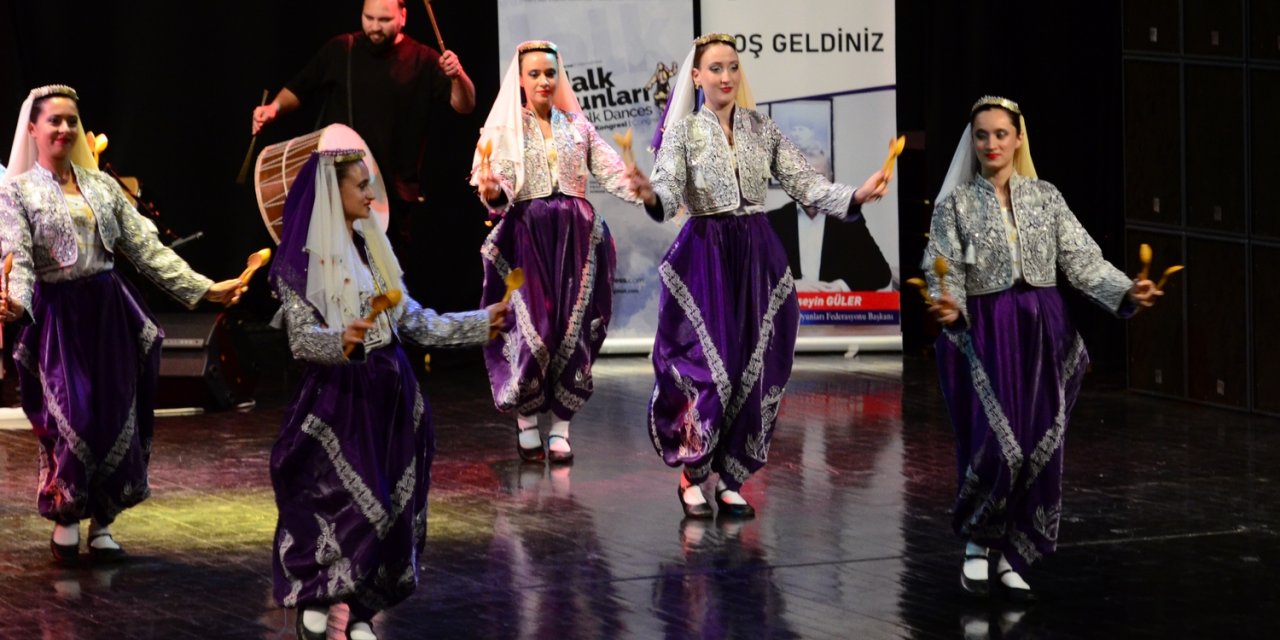 Uluslararası Türk Halk Oyunları Kongresi'ne yoğun ilgi