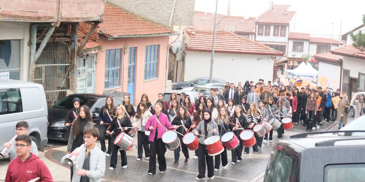 Sivrihisar'da ‘’Yaşama El Ver’’ mesajıyla yürüdüler