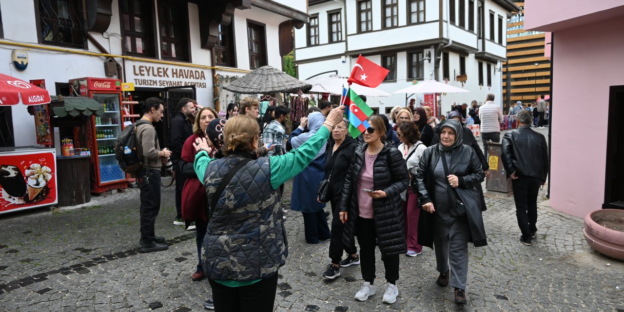 Azeri kadınlar Eskişehir'i gezdi