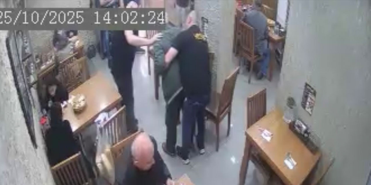 Heimlich manevrasıyla müşterinin hayatını kurtardı