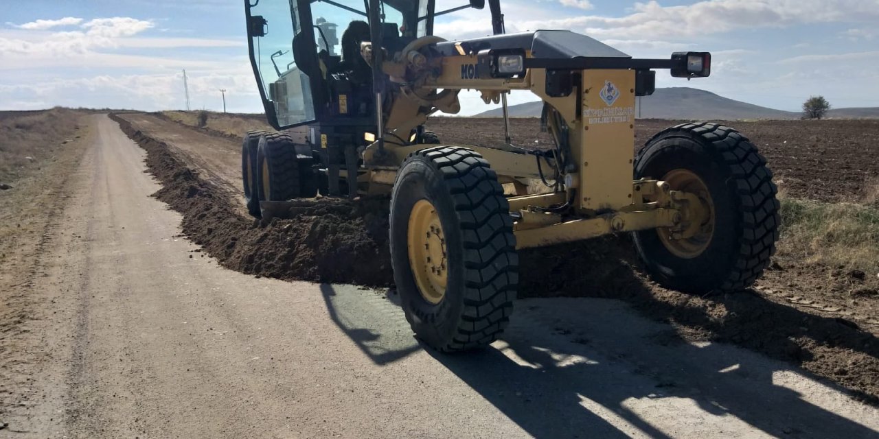 Sivrihisar'da yollar bakımdan geçiyor