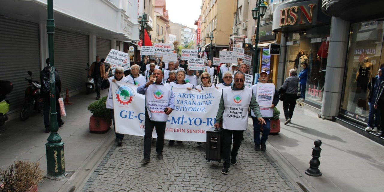 Eskişehir'de emekliler SGK Başkanı Kaya’yı istifaya çağırdı