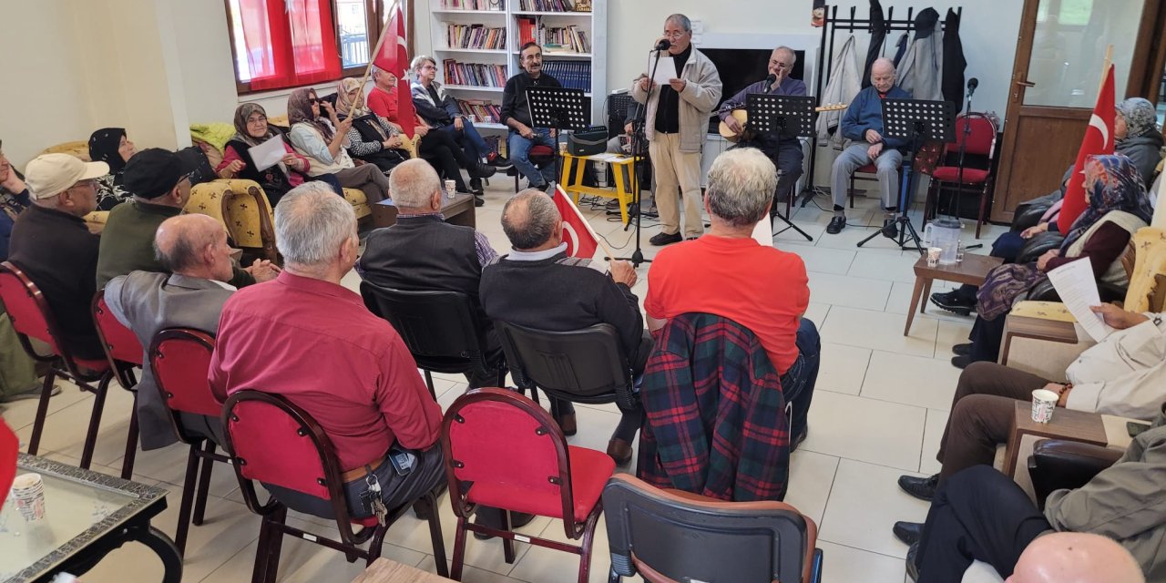 Eskişehir'de yaşlılar bayramı doyasıya kutladı