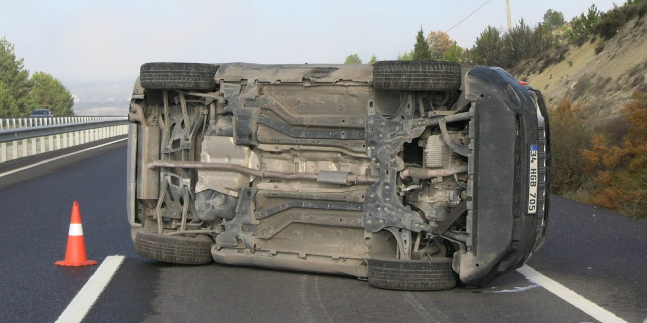 Direksiyon hakimiyetini kaybeden sürücü sürüklendi
